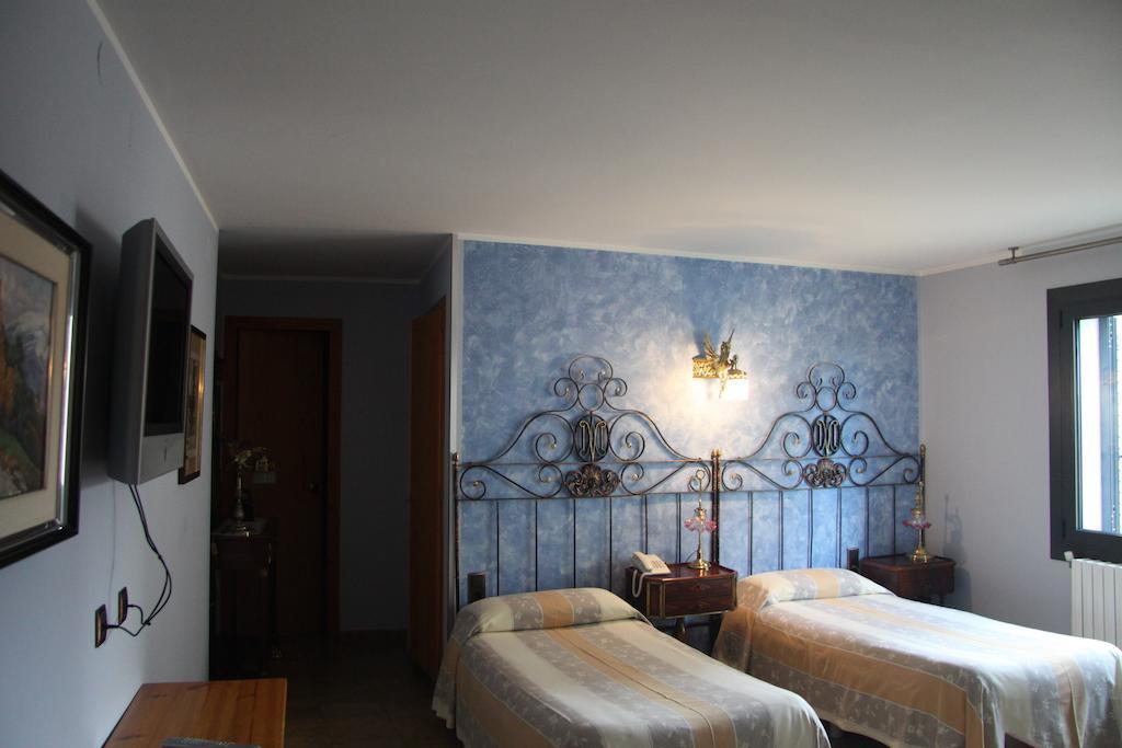 Fonda Sala Hotel Olost Ruang foto
